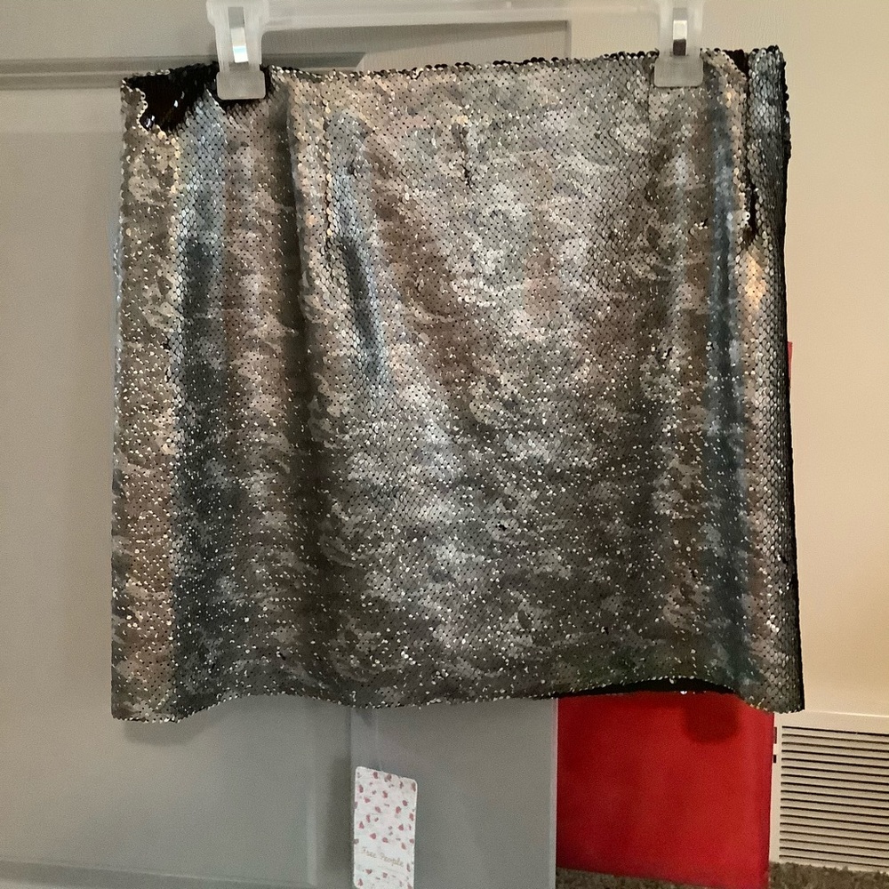 NWT FREE PEOPLE CAMO/BLACK SEQUENCE SKIRT